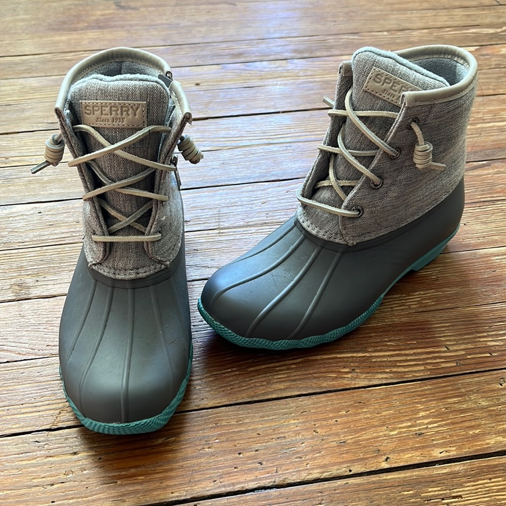 Sperry Waterproof boot size 6.5